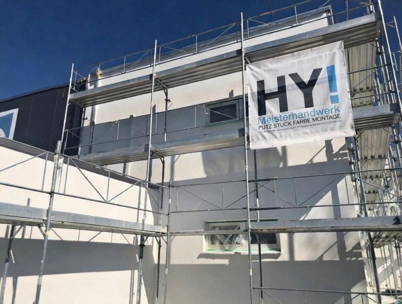 HY Meisterhandwerk Firmenbanner am Gerüst