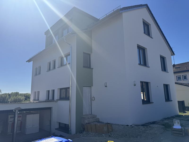 Wohnhaus, Singen-Hausen – WDVS von Sto – Heller Oberputz, saubere Laibungen